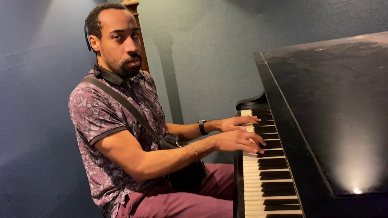 Playing a 100-year-old Bluthner Grand Piano