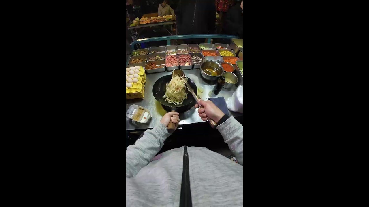 Enjoying delicious food - 纵览美食直播