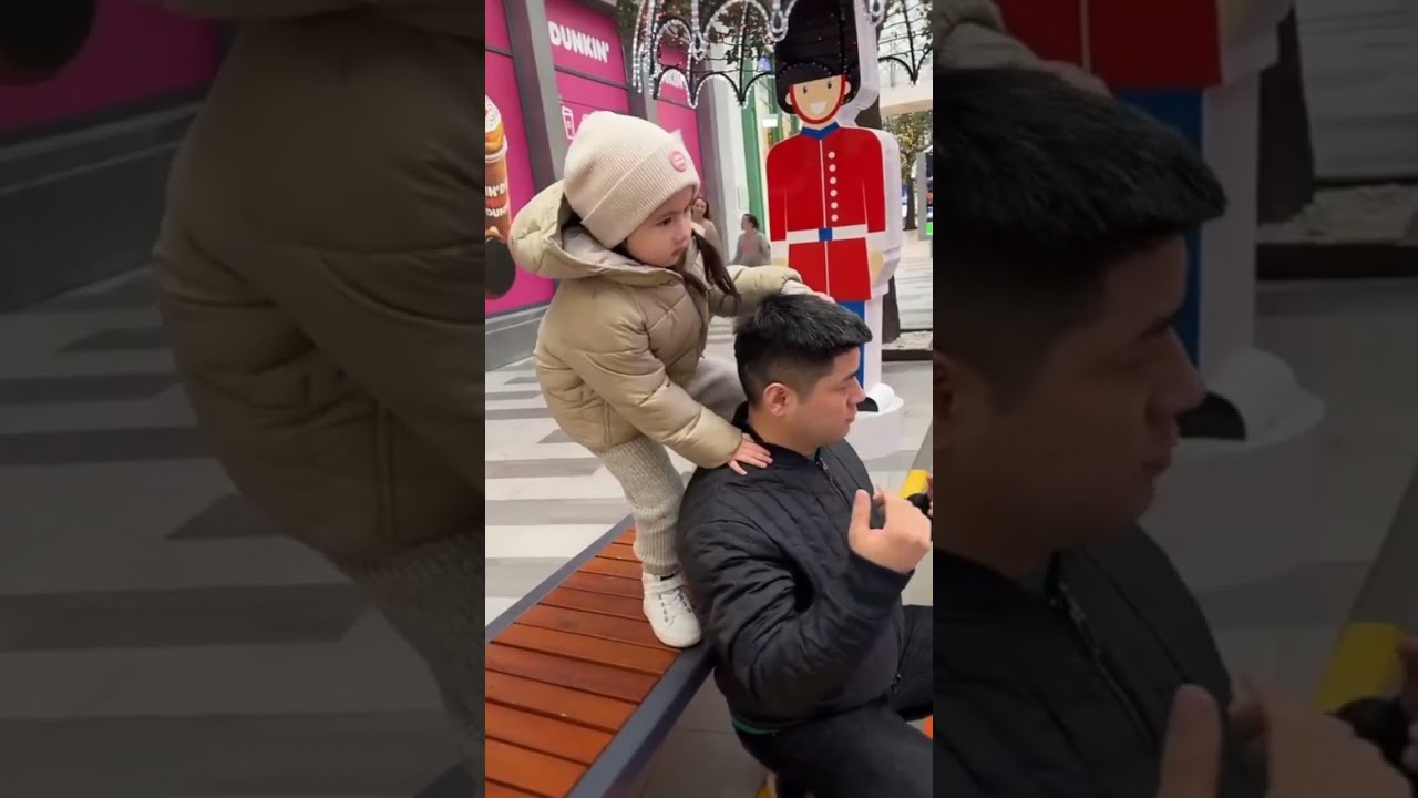 陪老婆孩子逛莫斯科，莉娜累了要爸爸背！