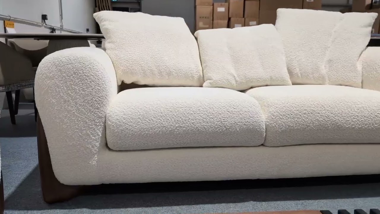 Canapé Trident beige de la marque De Pascalis Mobilier - Promotion en cours #canapé #sofa #luxe