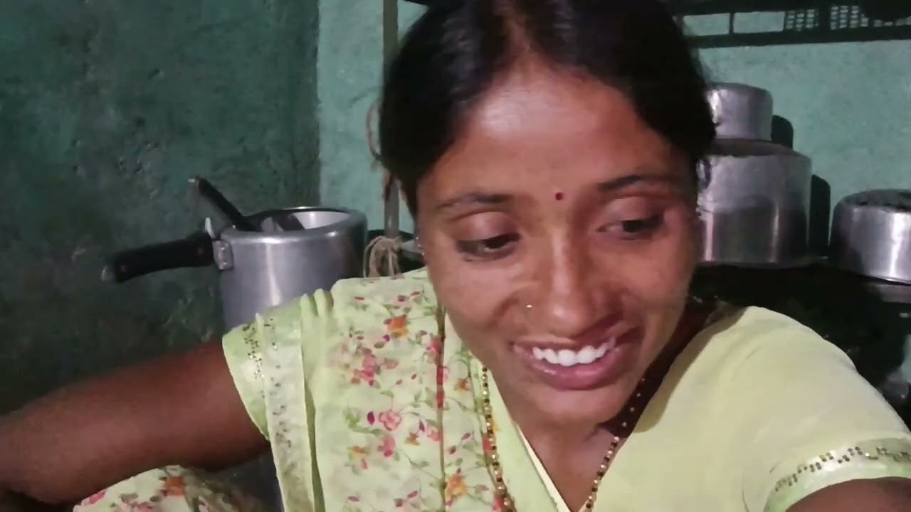 आज संध्याकाळच्या जेवणाला मामाच्यात मेथीच्या भाजीचा बेत हाय ।नवऱ्याला माझी किंमत कळेल लवकर😭#गावठीपुनम