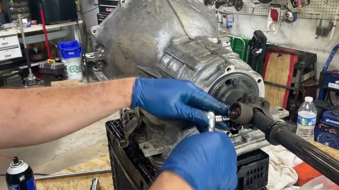 Rebuilding a 1966 powerglide transmission. Continuing the 1966 Caprice project. Aluminum Powerglide