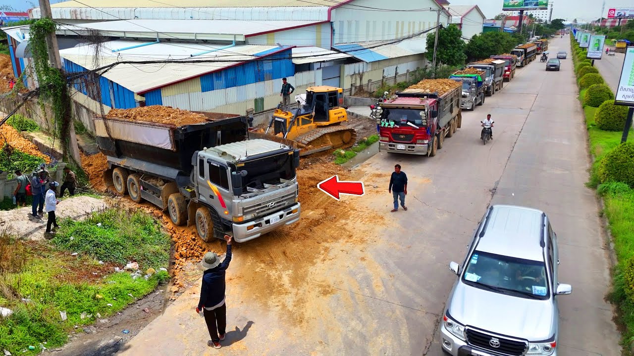 O.H.H!Be Watchful Processing Landfill Site! By Dump Truck 25.5T & Dozer Push Soil into Flooded area!