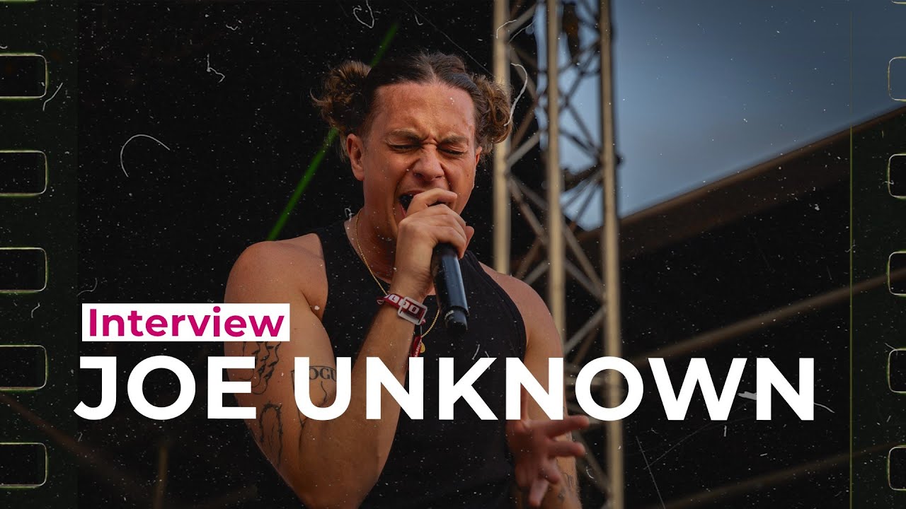 On a rencontré JOE UNKNOWN, chanteur punk, singulier mais ravageur