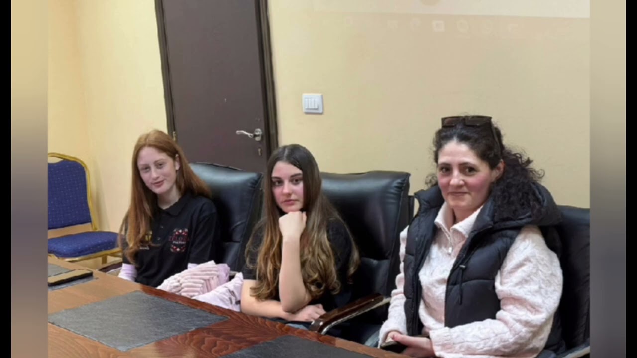 Nxënësit e Gjimnazit të Gorresë priten nga znj.Eriselda Sefa pas suksesit në Konkursin e Shkencës !