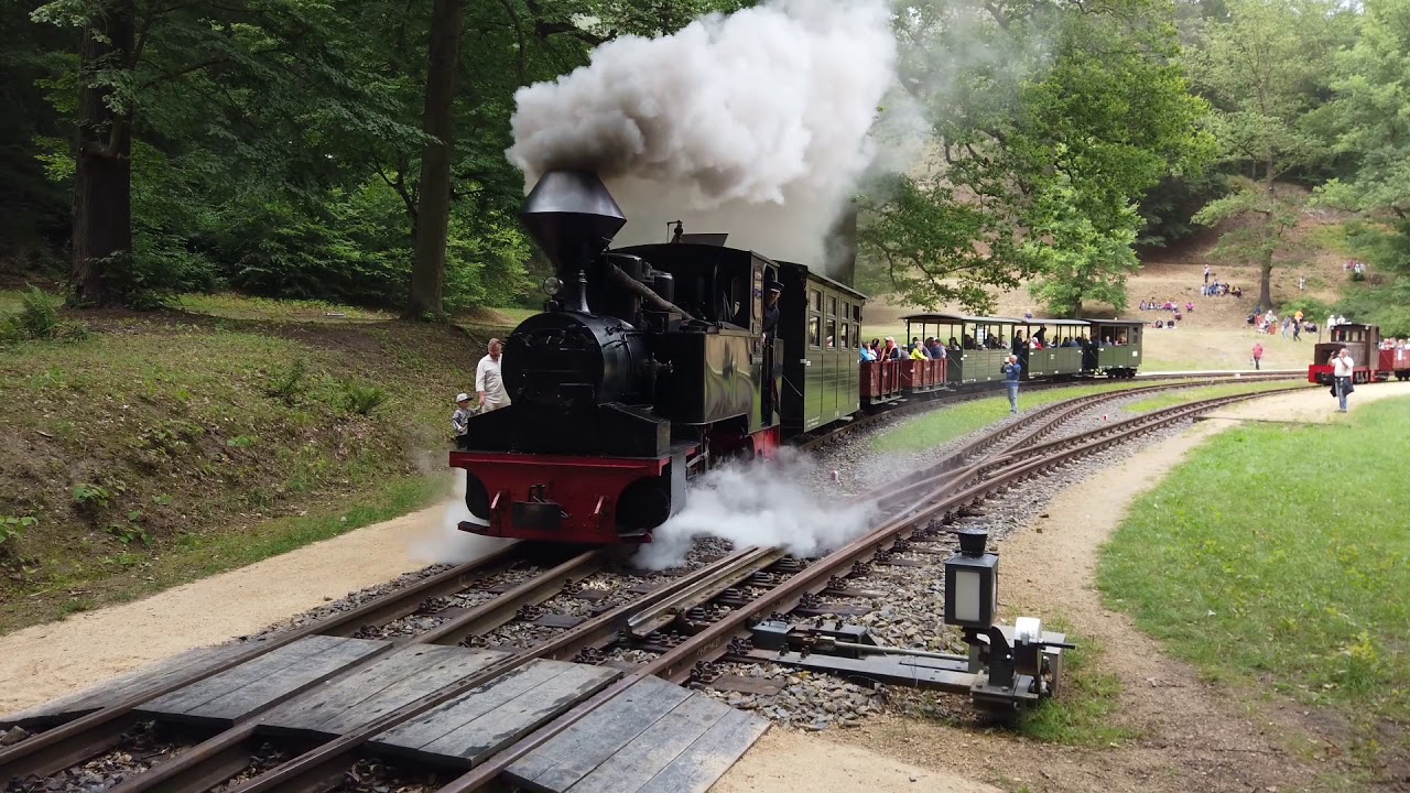 Am 07.07.19 Waldeisenbahn Bad Muskau, Züge zum Teil mit 2 Dampflok's