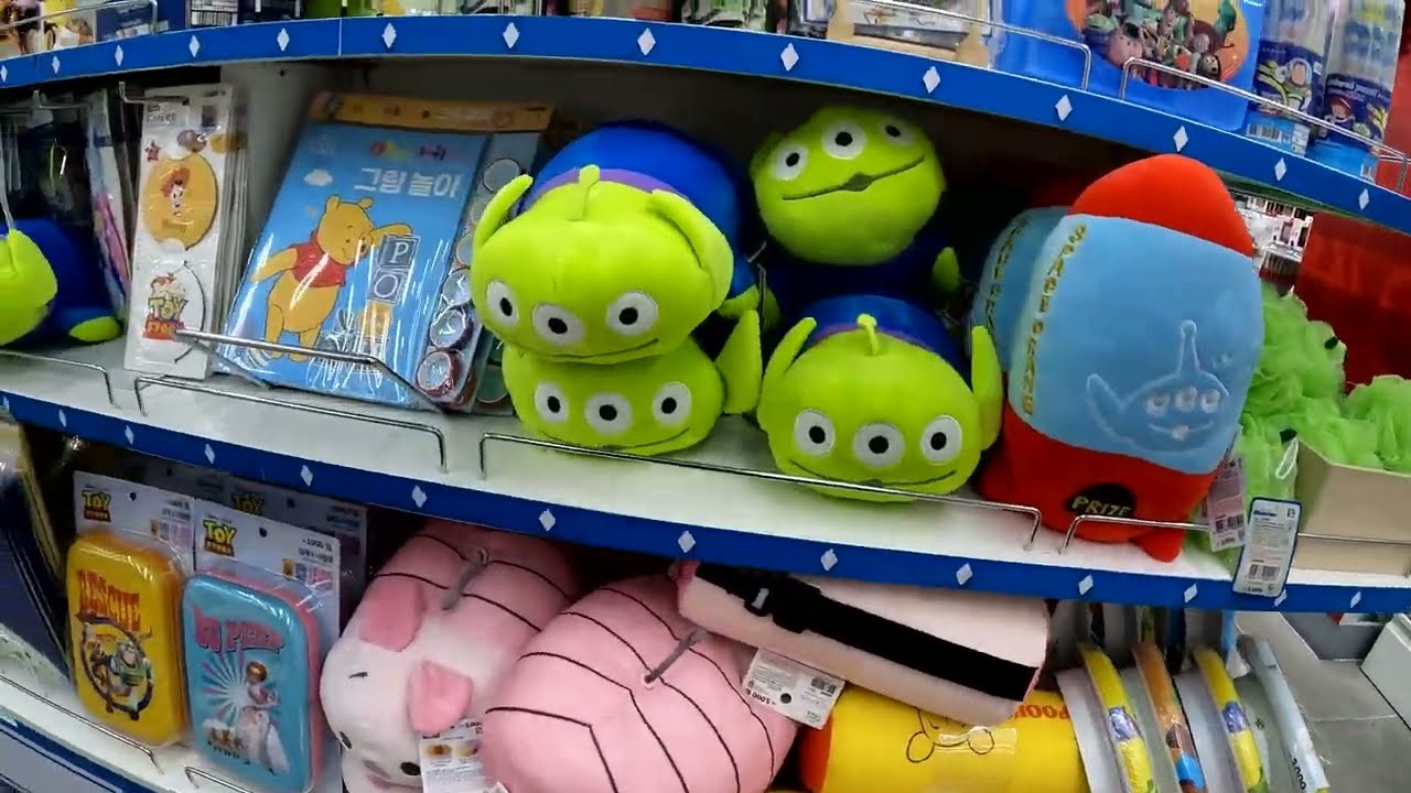 The BIGGEST Daiso Store in South Korea WALKING TOUR & Best Snacks