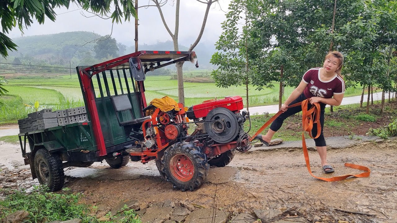 Use agricultural vehicles to transport wood and construction materials.