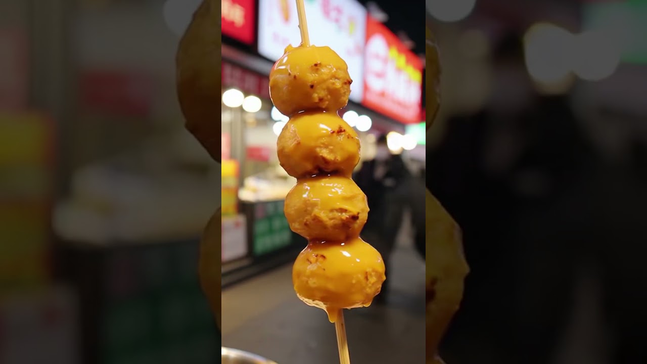 Curry Fish balls is the most iconic street food in Hong Kong!