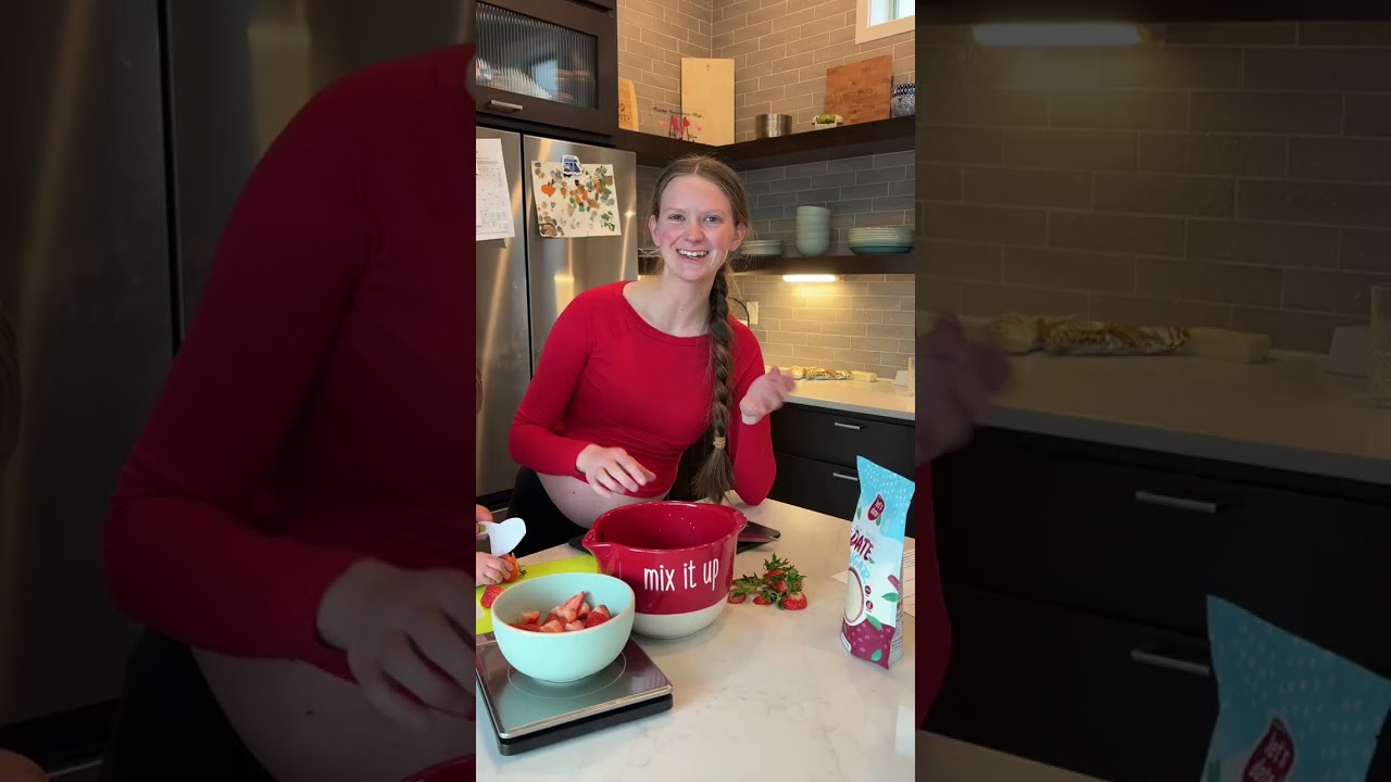 Valentines Day 💌| Baking👩‍🍳 | Cookies🍪 | Toddler 🍓 #valentinesday#fyp#toddlerlife#baking#memories