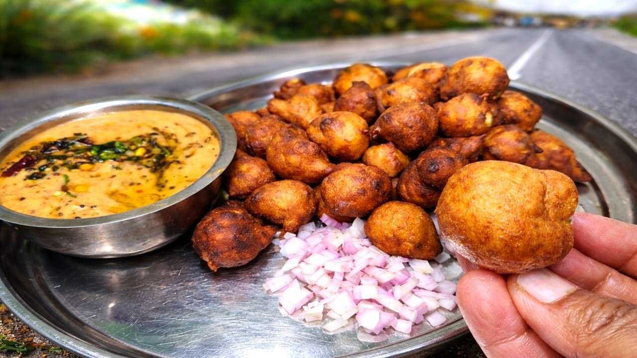 బండ్ల మీద పునుగులు + కారం రెడ్ చట్నీ తయారీ విధానం 😋 అసలు రోడ్డు సైడ్ టేస్ట్!