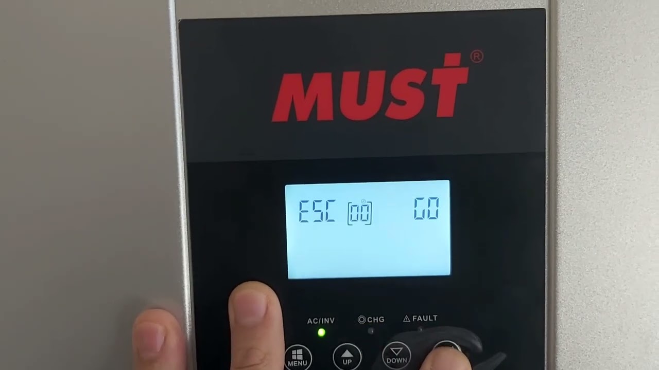 Inversor Hibrido limitando a corrente de recarga da bateria e painéis. É normal?