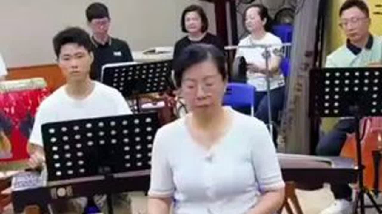 清水出芙蓉 十里溢芳香 由汕头潮乐团团长余琼莹演唱潮剧《苏六娘》唱段《春风践约到园林》司鼓陈启介～领奏陈焕聪～汕头潮乐团伴奏