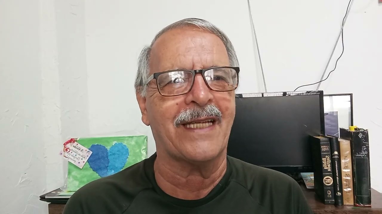 Alunos: presente; educação: ausente.