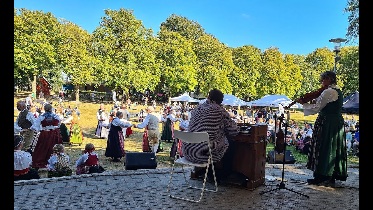 20250831 Karin och Lukas spelar till Folkdansens Vänner Helsingborg