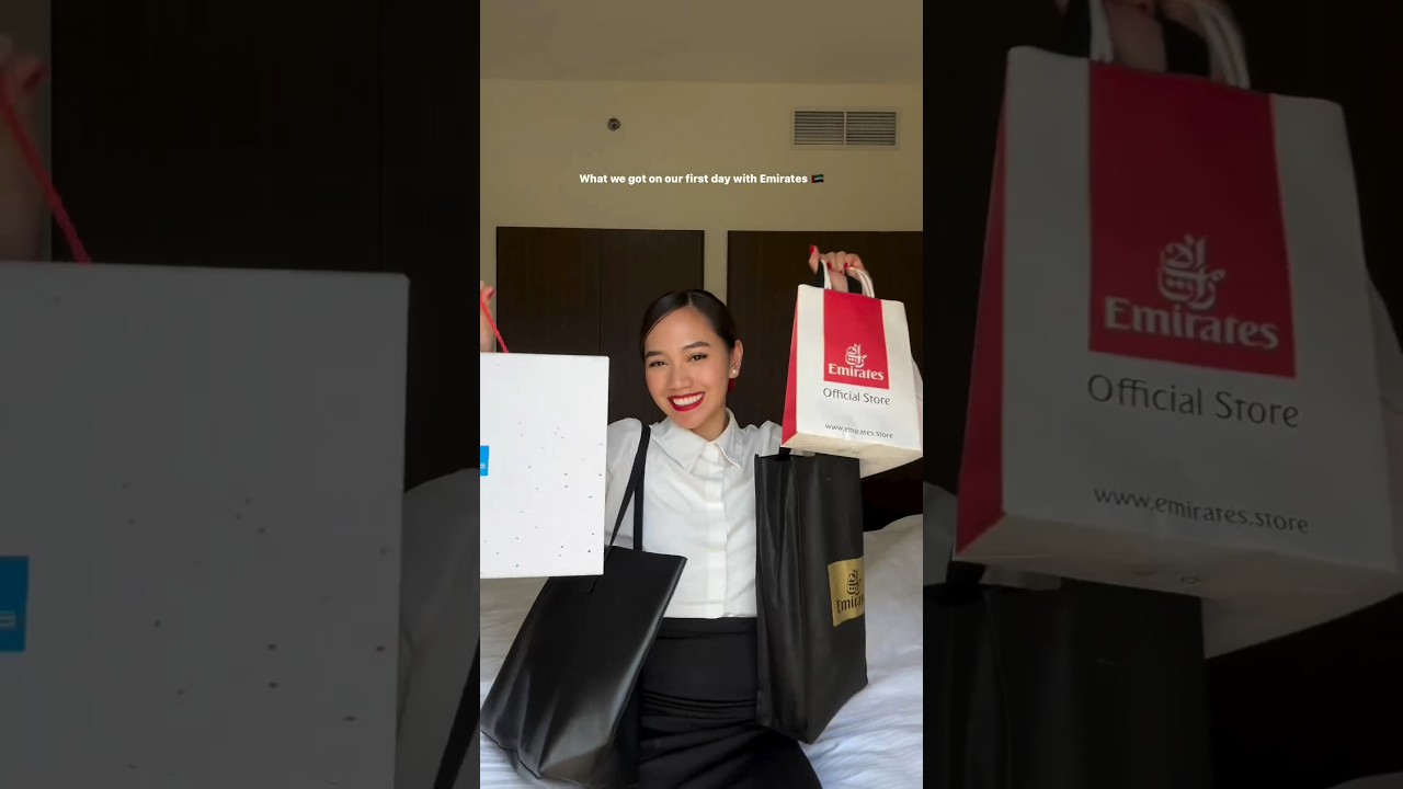 Unpacking my Emirates package| cabin crews