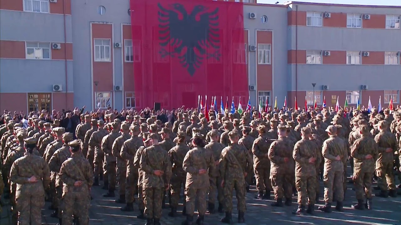 🎖️🇦🇱 Ceremonia e betimit të ushtarakëve të rinj, të cilët kanë zgjedhur t’i shërbejnë Atdheut,