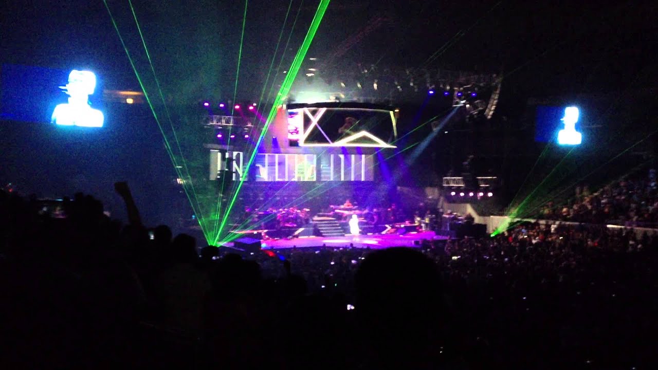 Rihanna Live in Manila (Diamonds World Tour)