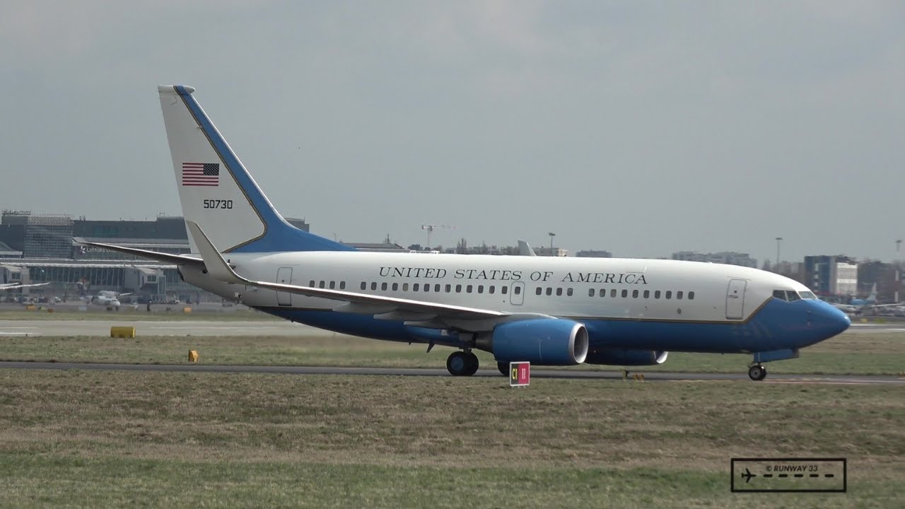 Close Up Plane Spotting I Rush hour at Warsaw Chopin Airport I Landing on rwy 29
