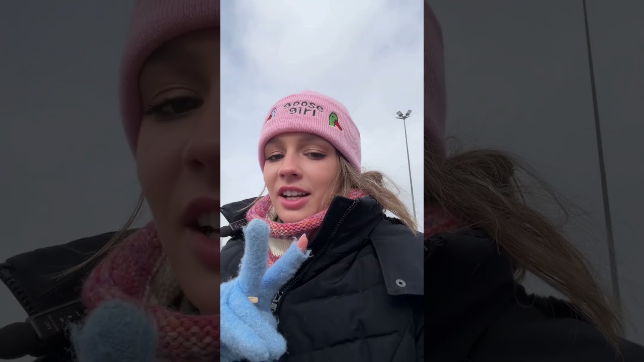 Как мы справляемся с замерзшим прудом для уток #уткинаyoutube #утиныйфермер #утинаяжизнь #утинаяф...