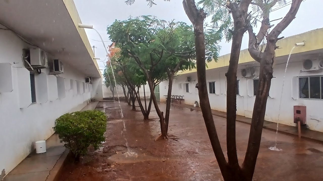 CAIU UM TEMPORAL DE CHUVA AQUI EM CARNAIBA HOJE  VÁRIOS ALAGAMENTOS 