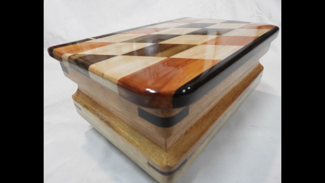 CAIXA DE MADEIRA FEITA DE PALLET E MARCHETADA, JÁ VIU??(WOODEN BOX MADE OF PALLET AND MARCHETADA .