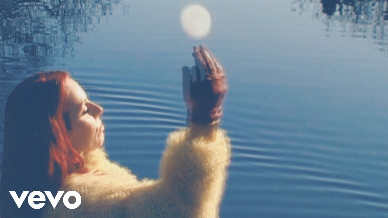 Rose Gray - Everything Changes (But I Won&rsquo;t) [Official Visualiser]