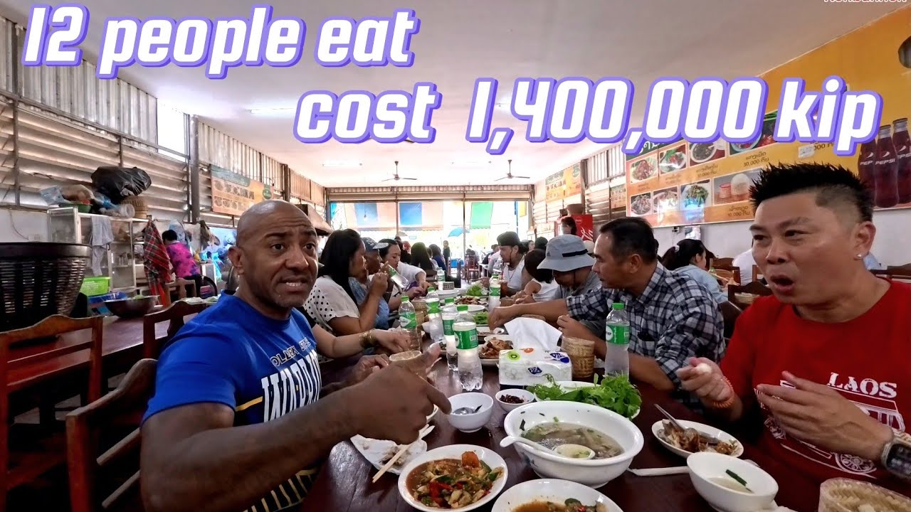 Eat lunch with American friends at a grilled chicken restaurant 