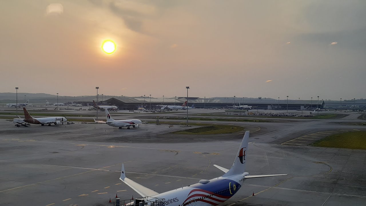 Sunrise Plane Spotting Kuala Lumpur International Airport Terminal 1 KLIA T1 KLIA1 Sepang Malaysia