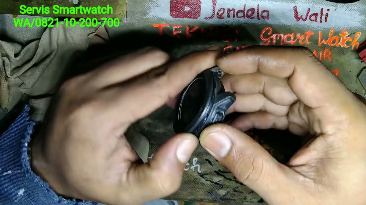 Часы Garmin Instinct Solar часто выходят из строя, и на ЖК-экране появляются полосы.