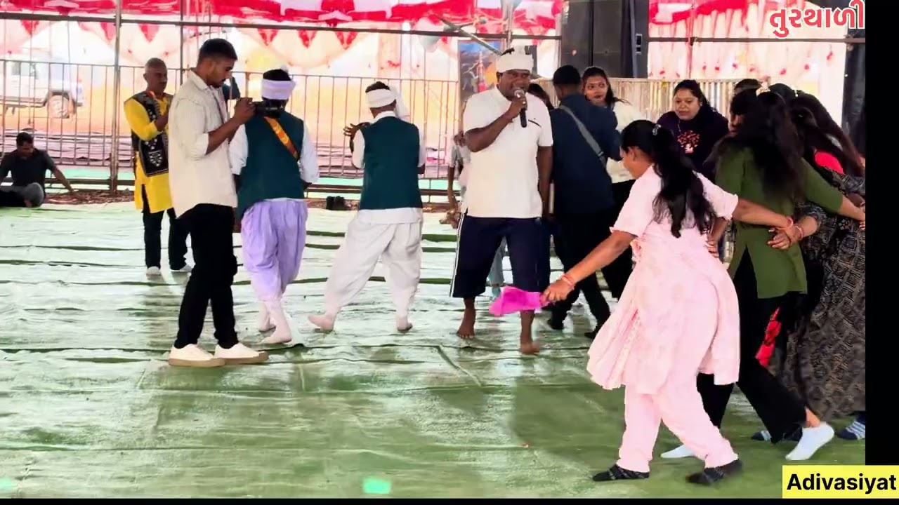 ખરવાણ ગામની બહેનોએ મહિલા સત્રમાં ધોડિયા કબીલા ના તૂર થાળી રમઝટ બોલાવી દીધી.
