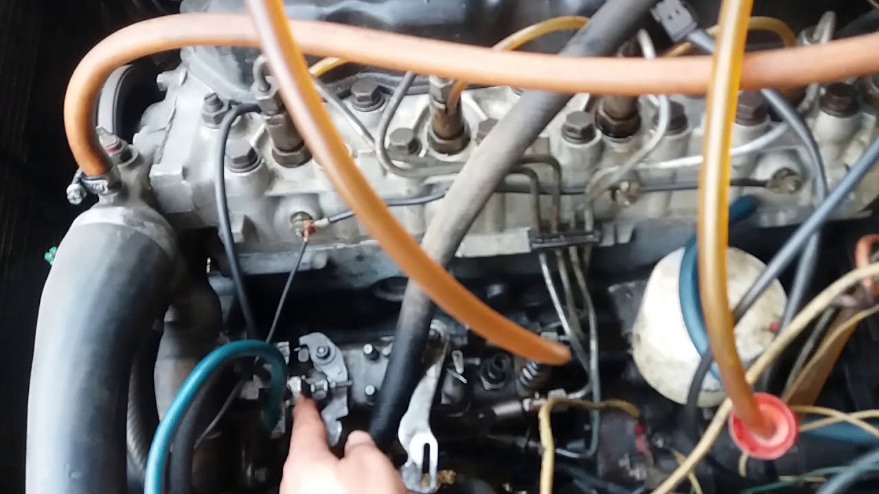 Motor Diesel caminhonete Peugeot 504 com marcha lenta variando . Bomba injetora ????