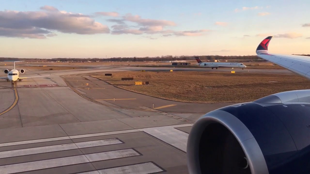 Delta A350 take off Detroit