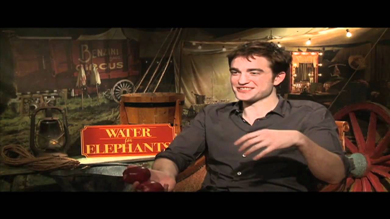Robert Pattinson and Reese Witherspoon juggle for Andrew Freund!
