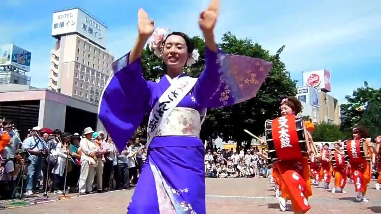2013盛岡さんさ踊り　ミスさんさ＆ミス太鼓連　盛岡駅滝の広場