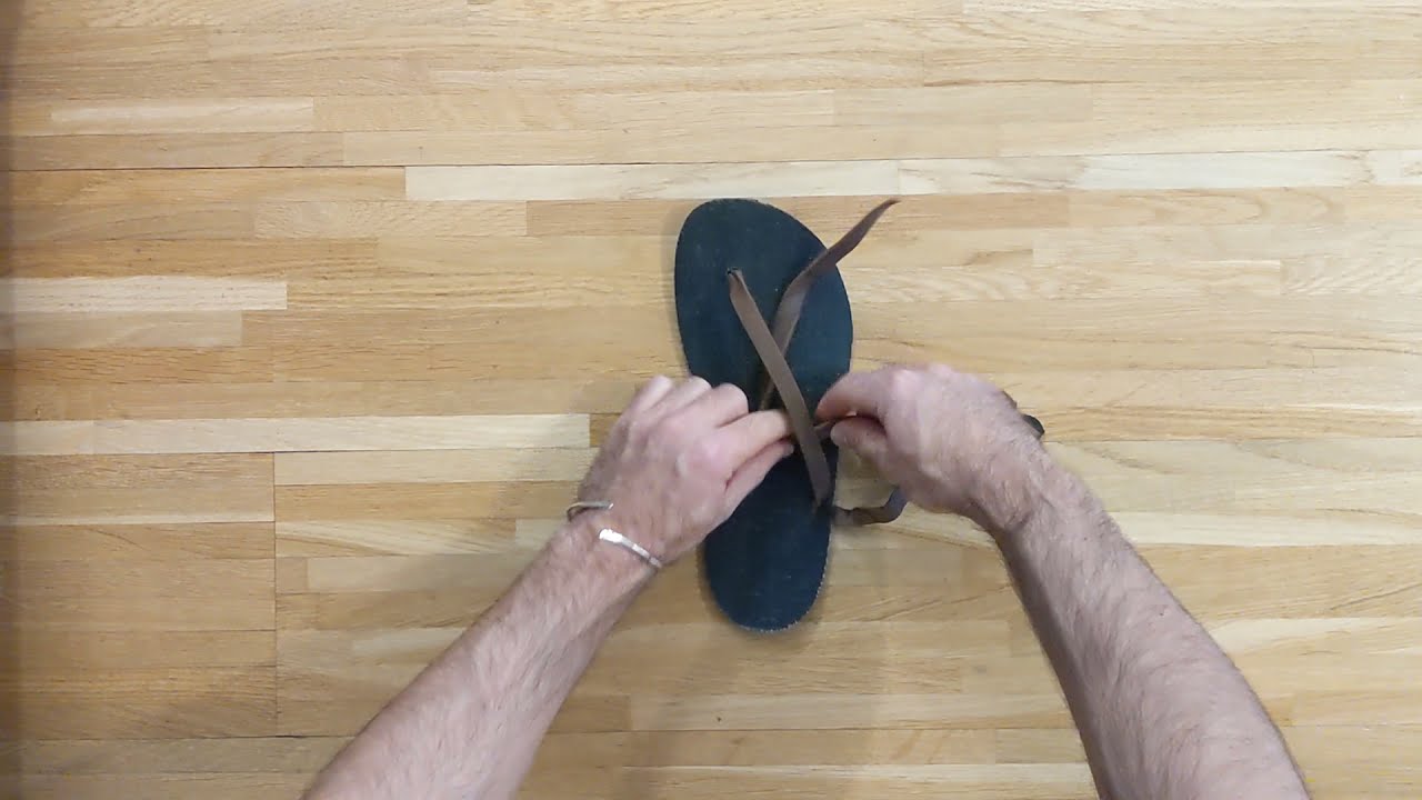 החלפת רצועות בסנדלי זוזו