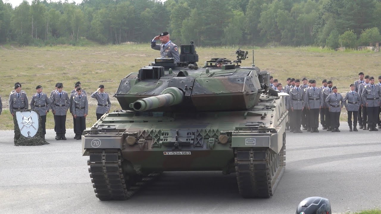 Ehrenvolle Verabschiedung OTL Sebastin Worgull mit Leopard 2