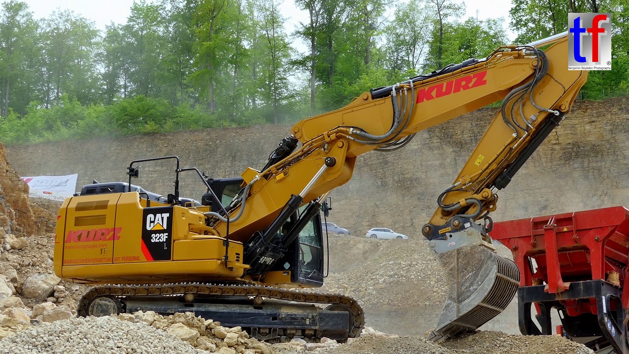 CAT 323F L Triple Boom Loads Crusher - Kurz Hausausstellung, M&ouml;nsheim, Germany,  28.04.2018.