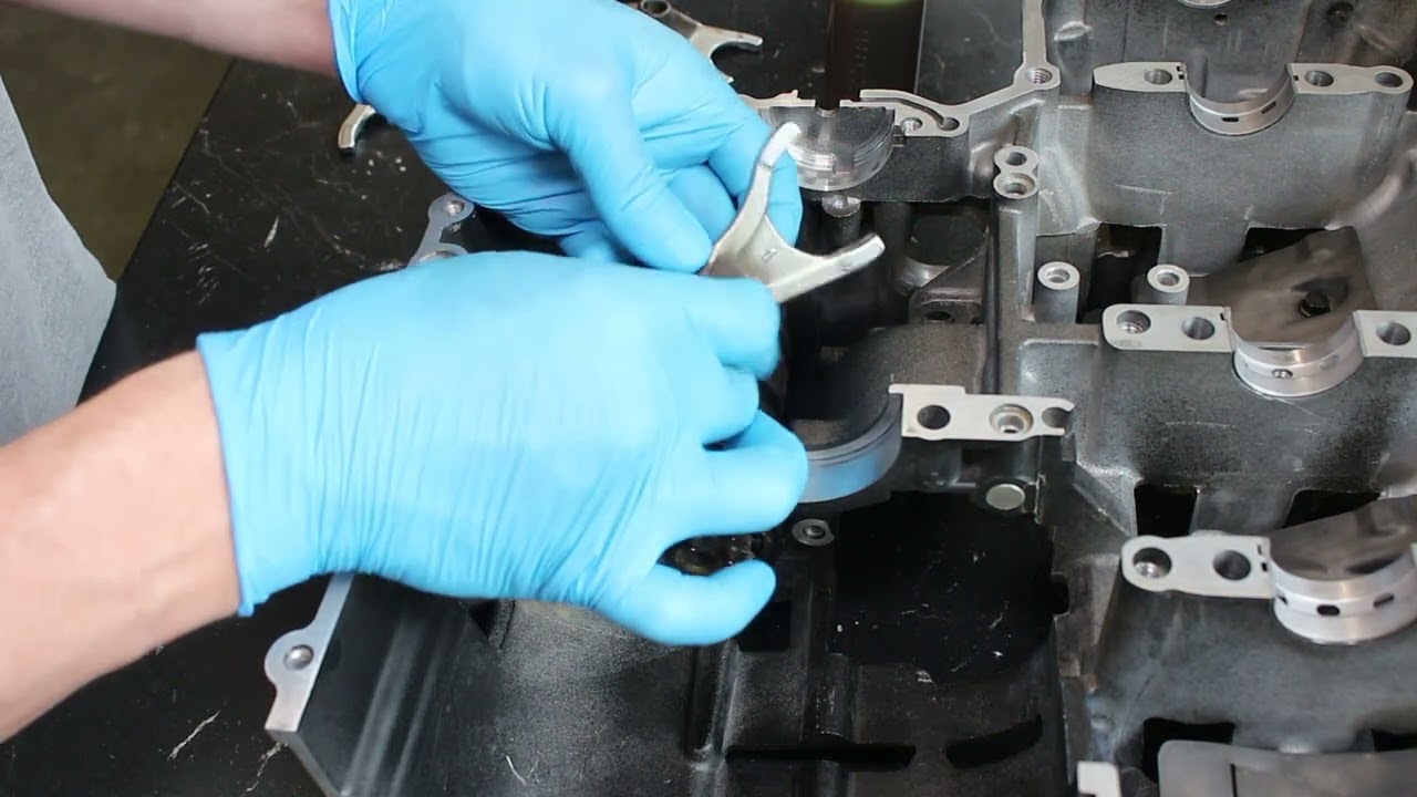 FZ 750 Engine assembly part 1