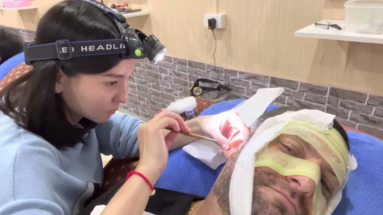 Ear Doctor Cleaning Pattaya Thailand Hwangjae