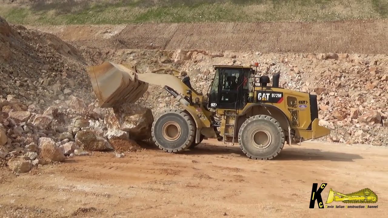 Cat 972M Wheel Loader vs BIG ROCKS #caterpillar #heavyequipment #wheelloader