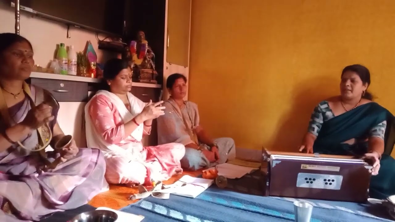 आयुष्य वेचोनी कुटूंब पोसिले