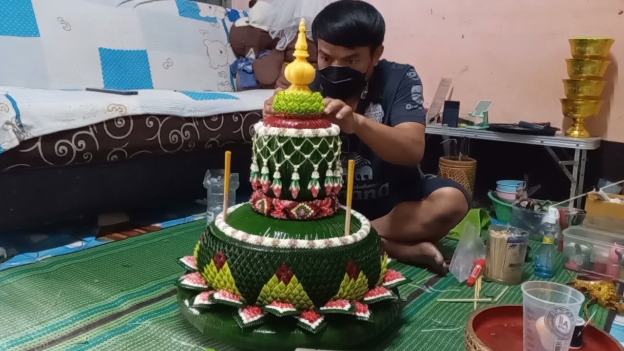กระทงสวยงาม ขนาด50 เซนติเมตร ทำให้โรงเรียนบ้านจรเข้มาก โชว์ในงานลอยกระทงปราสาทเมืองต่ำ จ.บุรีรัมย์