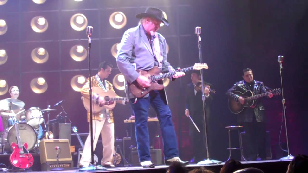 MILLION DOLLAR QUARTET - Ray Benson (Asleep at the Wheel) Performs with the Broadway Cast