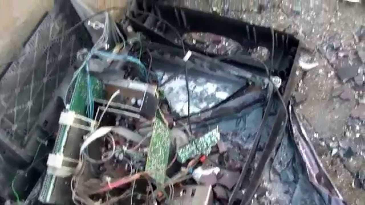 Destroyed in seconds - Wie man einen Fernseher zerkleinert - How to crush a television