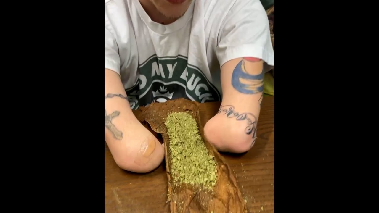 NO HANDS! ROLLING A 1/2 OZ BLUNT!