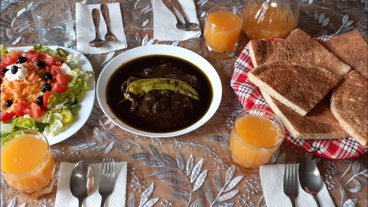 ملوخية مع كسرة مطلوع على طريقتي😋..ظهرت على حقيقتي و سلكتني ماما‼😬🤭 حكاية اصل الملوخية من التراث👌📜...