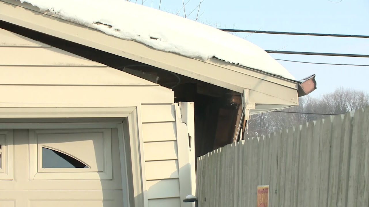 Heavy snowfall causes multiple roofs to collapse in southeastern Wisconsin