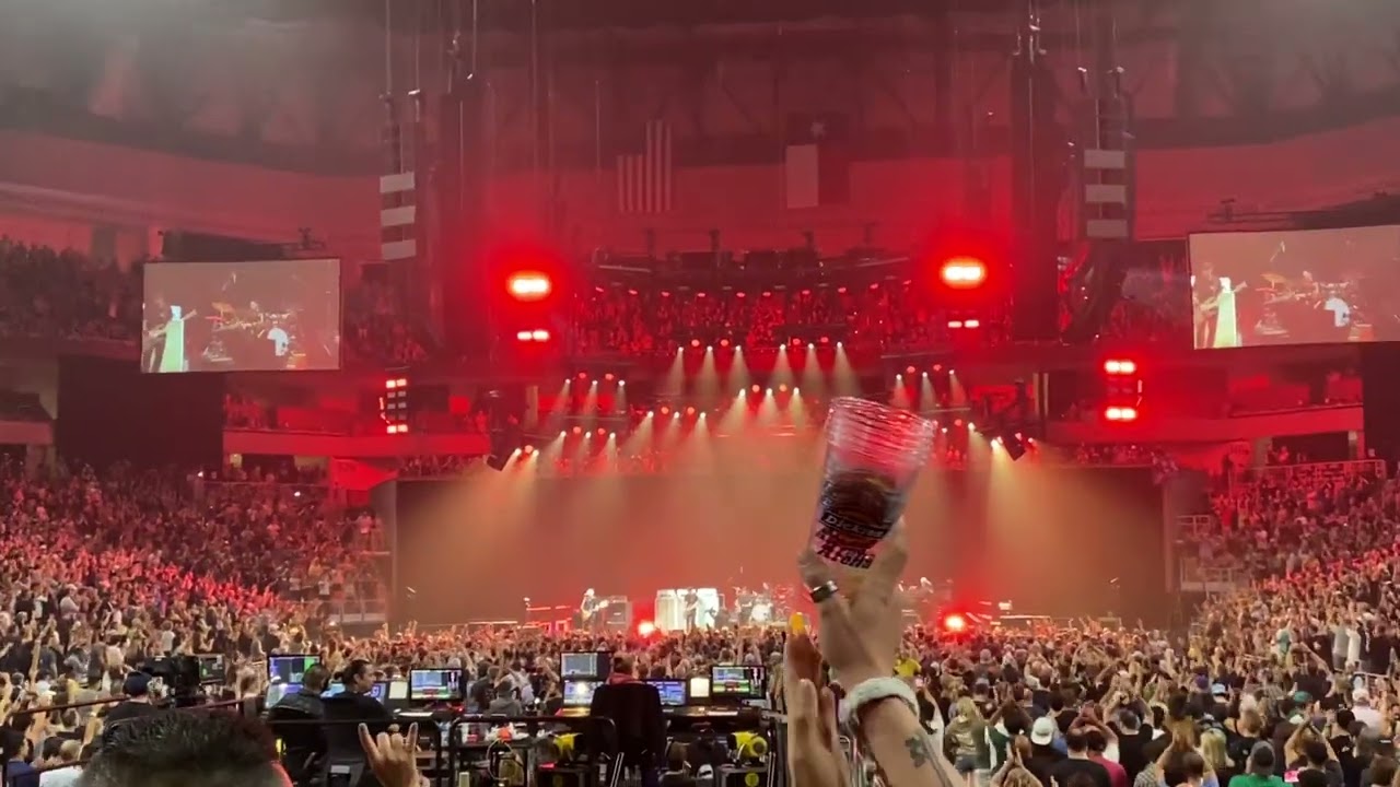Pearl Jam’s ‘’Alive’’ and ‘’Baba O’Riley’’ at Dickies Arena in Fort Worth, September 13, 2023