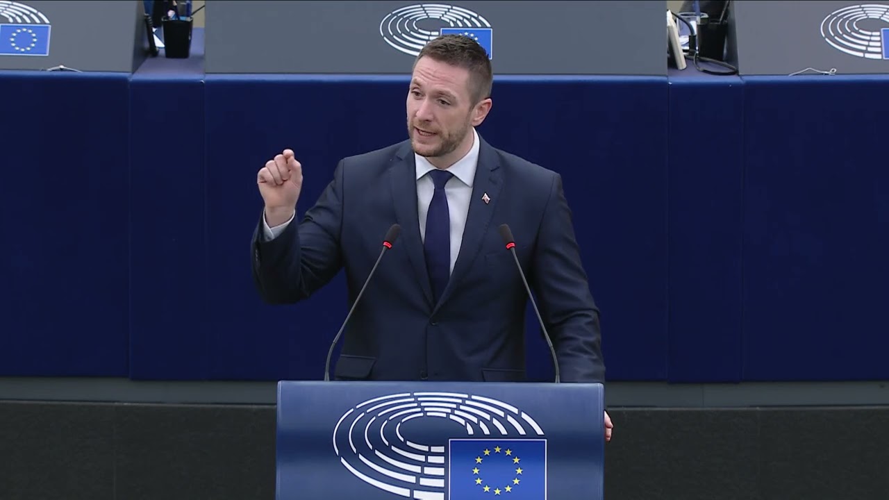 Milan Uhrík: Toto je Európa, ktorú chcete? Dav kričiach migrantov na vianočných trhoch? (17.12.2024)